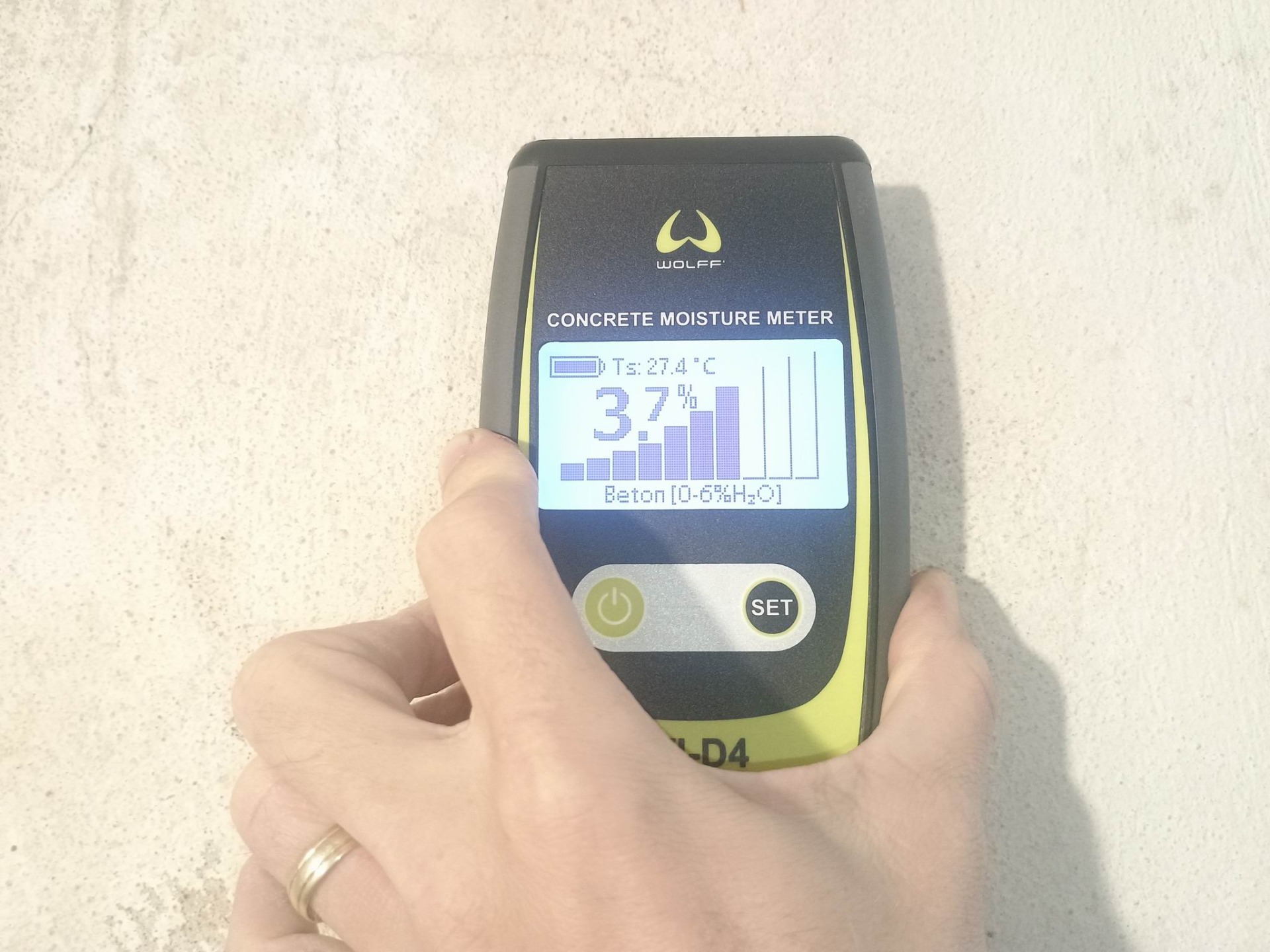 Certifikovaný vlhkomer s kalibráciou podľa stavebného materiálu